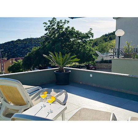 Amazing Apartment In Makarska With House Sea View 外观 照片