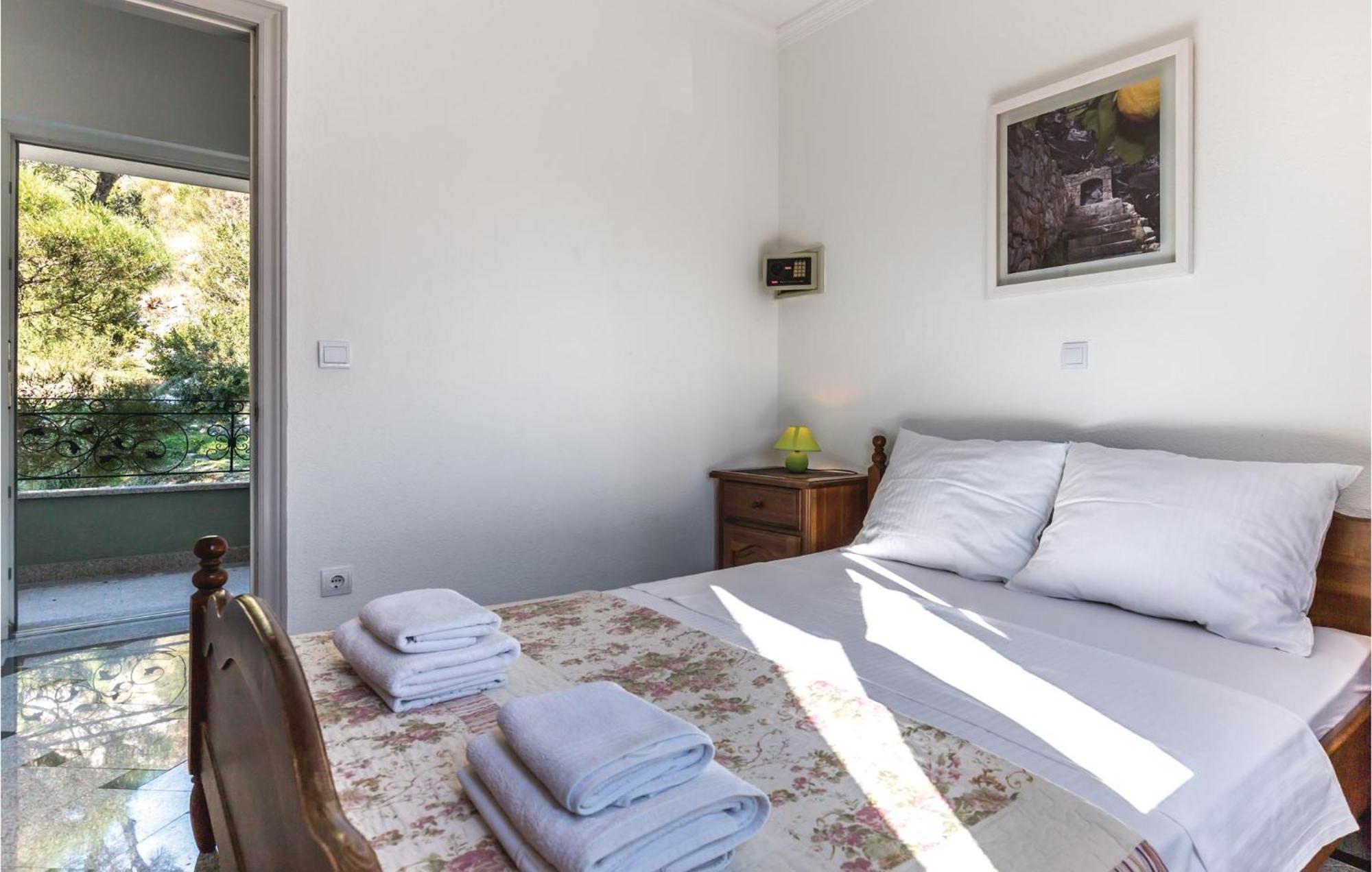 Amazing Apartment In Makarska With House Sea View 外观 照片