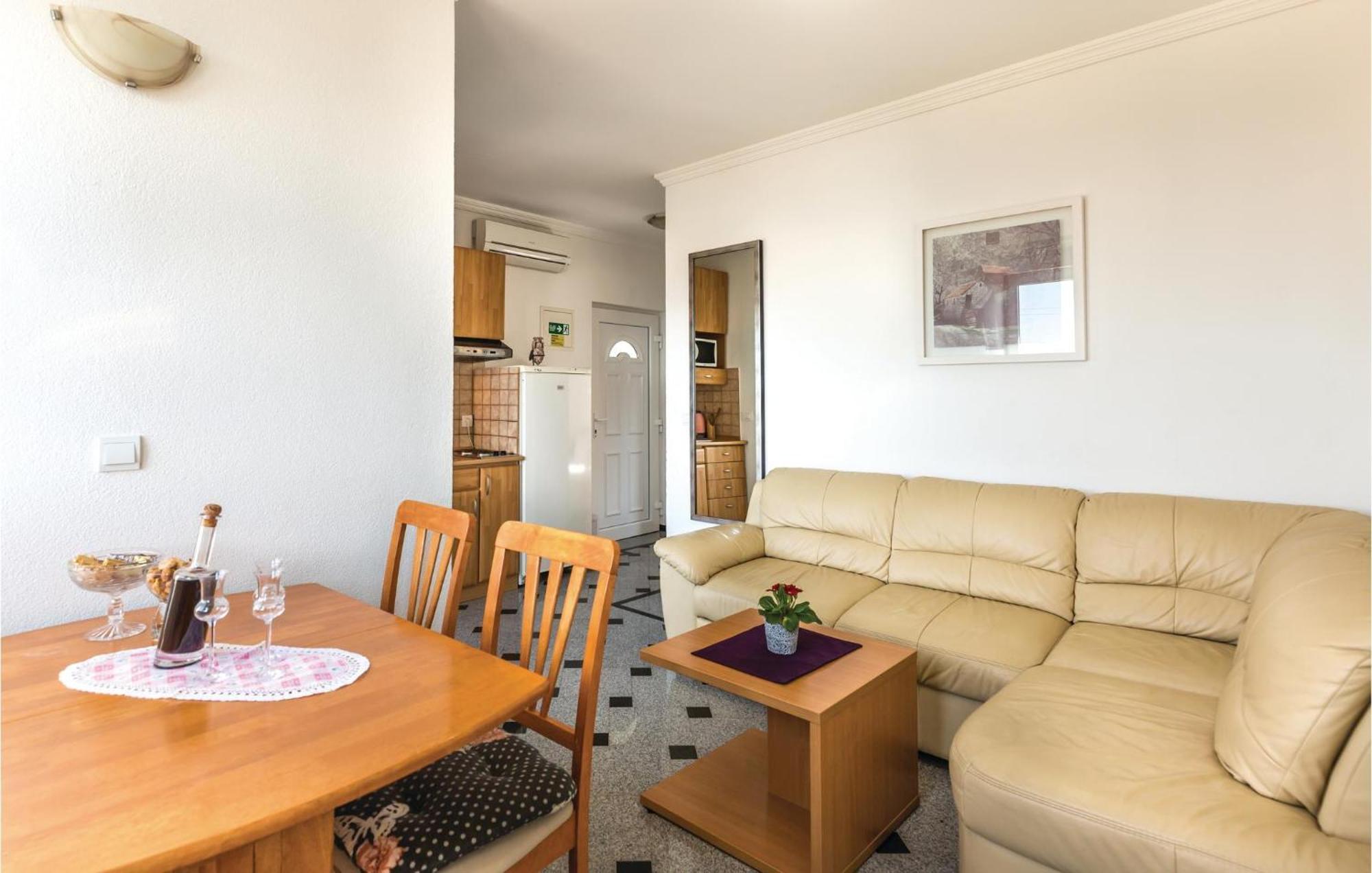 Amazing Apartment In Makarska With House Sea View 外观 照片