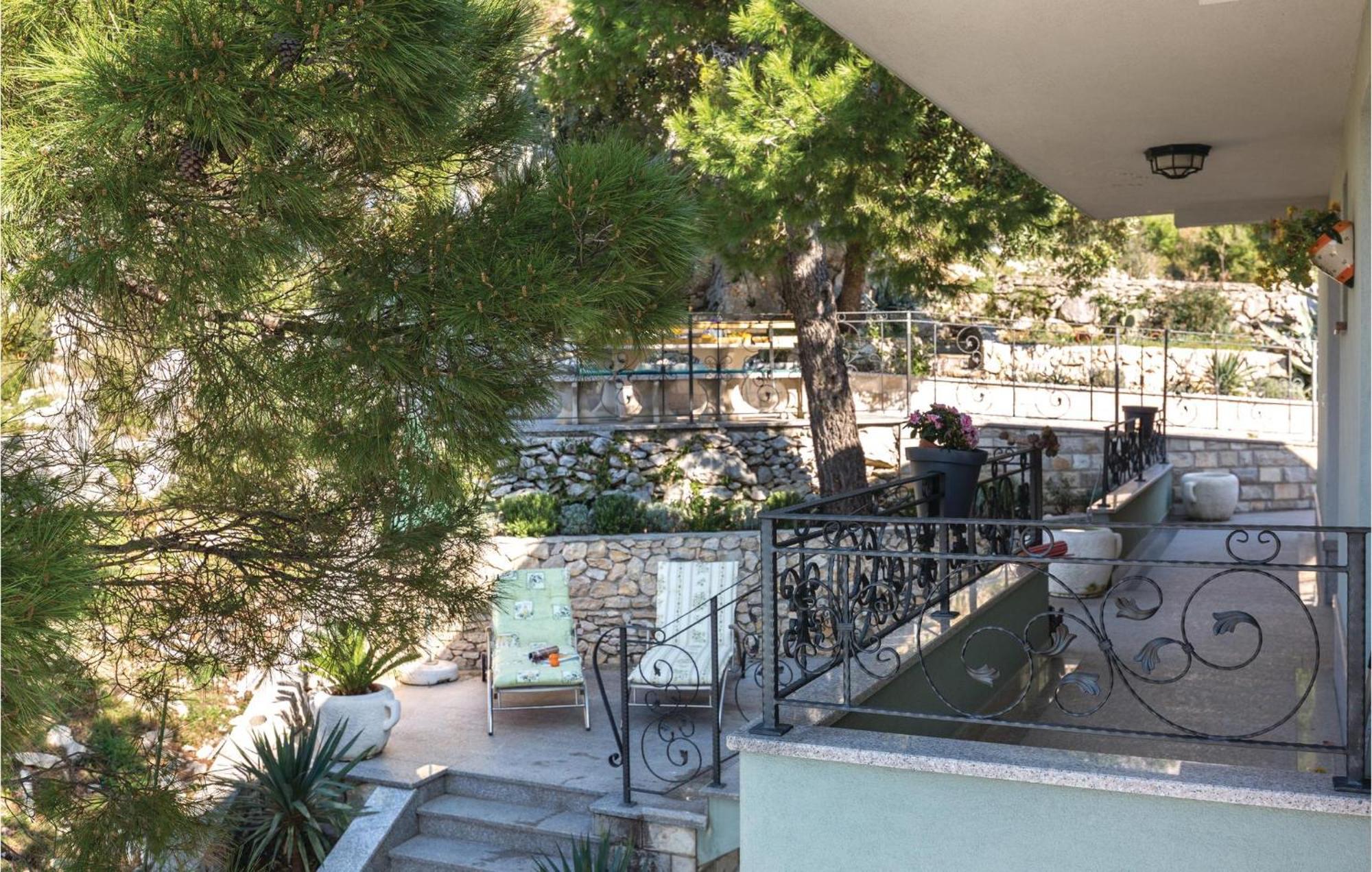 Amazing Apartment In Makarska With House Sea View 外观 照片