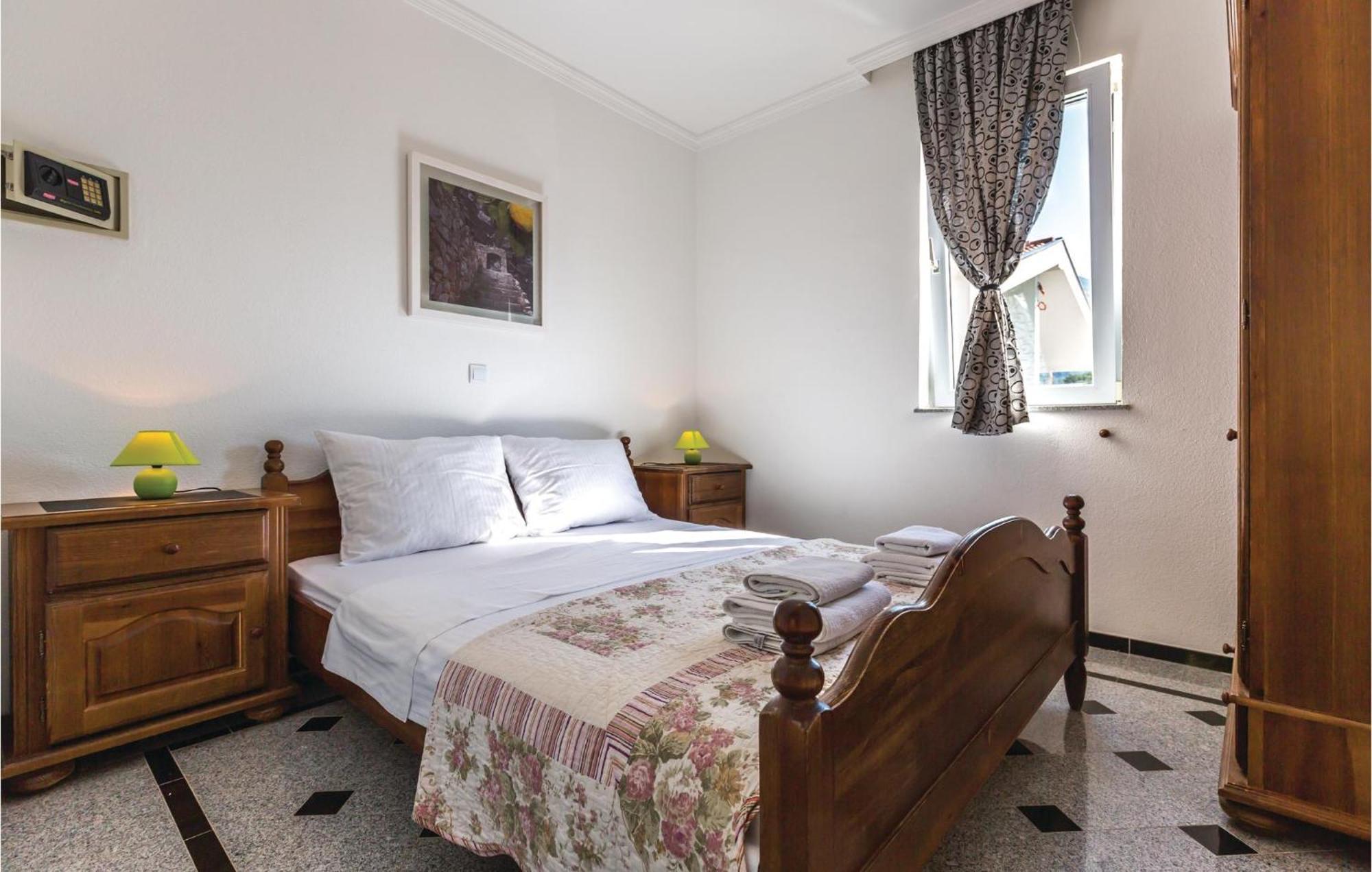 Amazing Apartment In Makarska With House Sea View 外观 照片