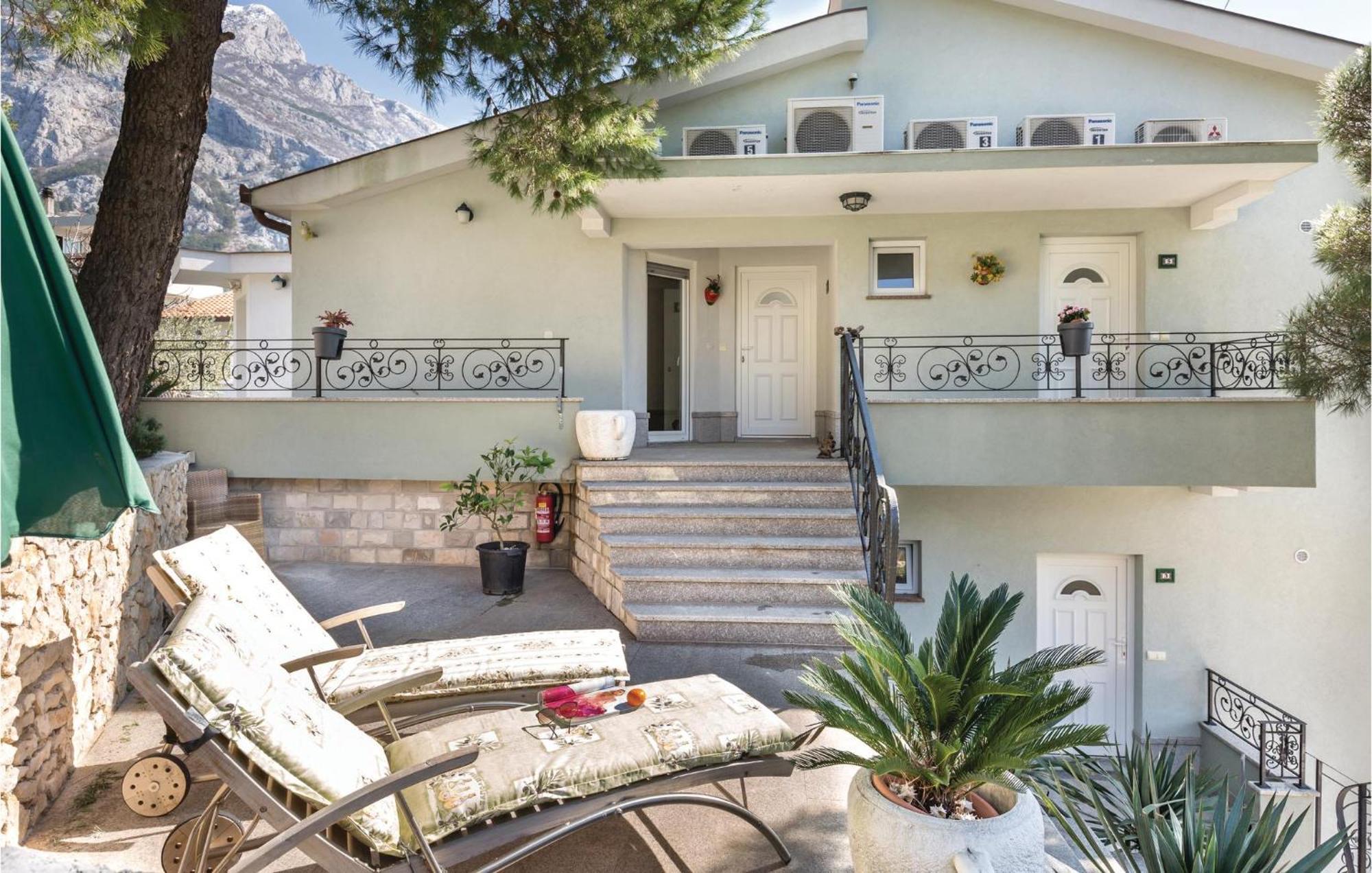 Amazing Apartment In Makarska With House Sea View 外观 照片