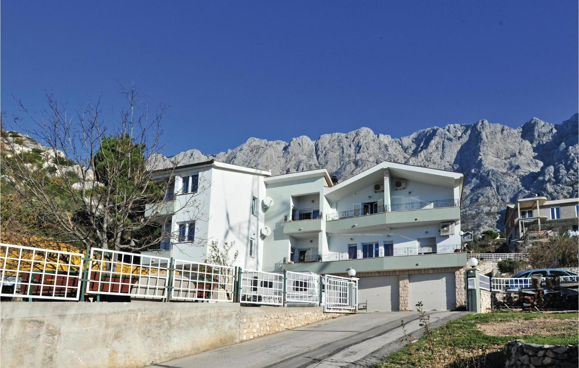 Amazing Apartment In Makarska With House Sea View 外观 照片