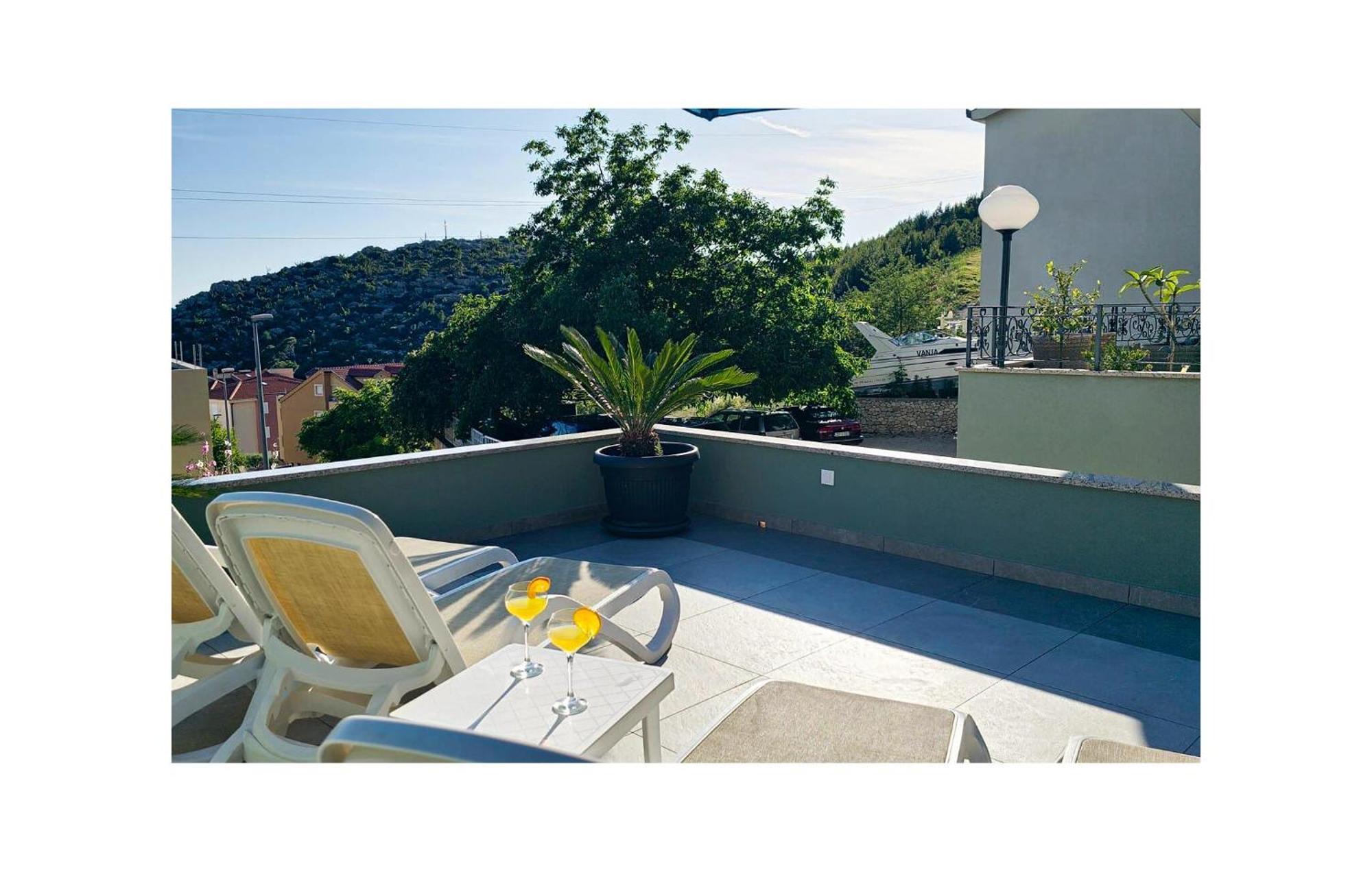 Amazing Apartment In Makarska With House Sea View 外观 照片