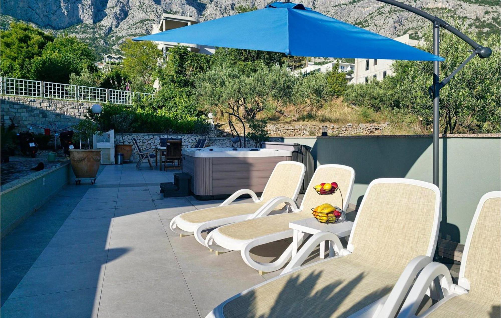 Amazing Apartment In Makarska With House Sea View 外观 照片