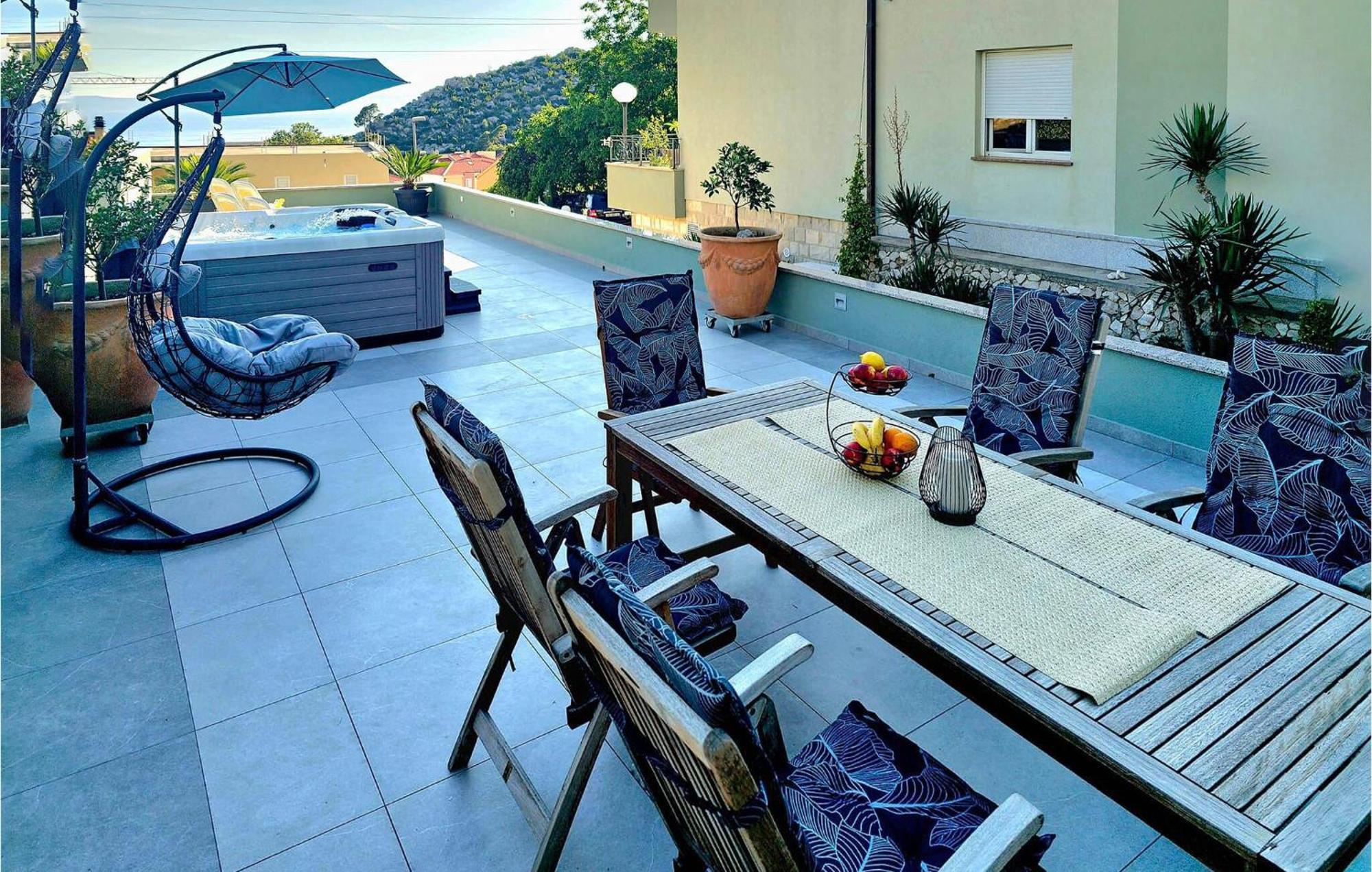 Amazing Apartment In Makarska With House Sea View 外观 照片